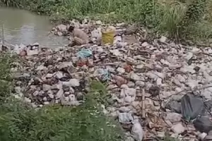 Picu Banjir di Tol, Puluhan Ton Sampah di Kali Sepak Bekasi Mulai Dikeruk