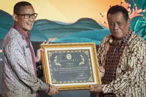 Wujudkan Desa Wisata Berkelas Dunia, Sandiaga Uno Raih Penghargaan Program Kedaireka Matching Fund 2022