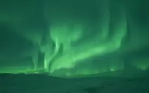 Fenomena Alam Unik, Aurora Berwarna Hijau Menerangi Langit Islandia