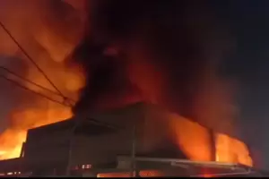 Kebakaran Toko Swalayan di Tambun Bekasi, 15 Mobil Damkar Dikerahkan