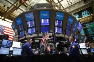 Wall Street Melemah Jelang Rilis Data Penjualan Ritel AS