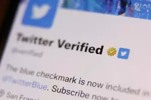 Selebritas Ramai-ramai Tolak Bayar Verifikasi Centang Biru Twitter