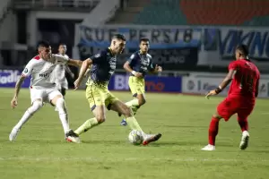 Persib Bandung vs Persis Solo: Pangeran Biru Menang Comeback