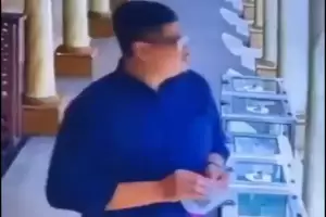 Video Aksi Pria Ganti QRIS Kotak Amal Masjid Nurul Iman Ramai di Medsos
