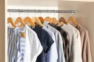5 Cara Menjaga Pakaian Tetap Harum Selama Disimpan di Lemari