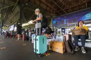 Hari H Lebaran, 41.400 Penumpang Kereta Tinggalkan Jakarta Via Stasiun Gambir-Senen