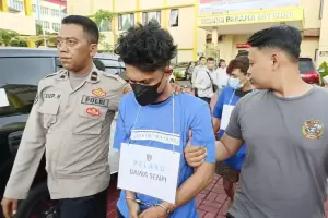 Kurir Narkoba Ditangkap di Bogor, Polisi Dapati Senpi dan Amunisinya