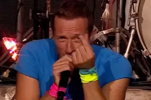 Konser Coldplay Ditolak karena Dinilai Dukung LGBT, Begini Respons Chris Martin