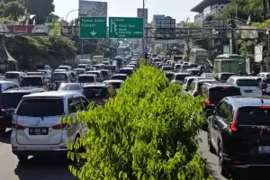 Kendaraan ke Puncak Bogor Meningkat, Polisi Terapkan One Way