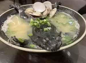 Restoran di Taiwan Sajikan Ramen dengan Topping Katak Utuh Tanpa Dikupas, Berani Coba?