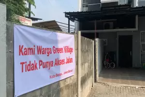 Cerita Warga Cluster Green Village Bekasi Rumahnya Dibelah Pagar Beton