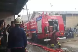 Rumah 2 Lantai Kebakaran di Ciputat, Hujan Deras Bantu Pemadaman