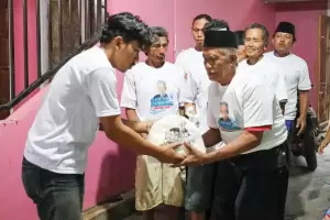 Nelayan Ganjar Serahkan Bantuan untuk Korban Banjir di Tanggamus