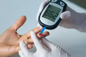 7 Cara Turunkan Gula Darah dengan Cepat, Kontrol Diabetes Tanpa Obat