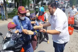 Bagi-bagi KTA Asuransi di Duren Sawit, Bacaleg Perindo: Penuhi Kebutuhan Masyarakat