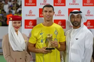 Cristiano Ronaldo Raih Trofi Man of the Match, Netizen: Akhirnya, Ronaldo Terima Trofi Piala Dunia Pertamanya!