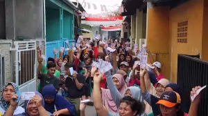 Warga Pulo Gebang Apresiasi Program Partai Perindo Berikan KTA Berasuransi dan Sembako Murah