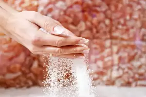 Apakah Salt Therapy Bisa Bersihkan Kotoran di Saluran Napas? Ini Penjelasan Dokter Paru