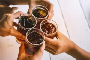 Apakah Benar Sering Minum Soda Sebabkan Diabetes di Usia Muda? Ini Faktanya