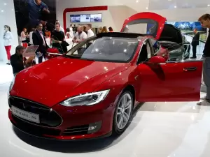 Studi: Ternyata Tidak Semua Orang Ingin Memiliki Mobil Listrik Tesla