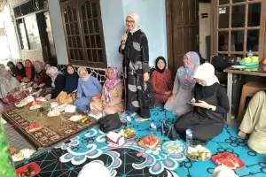 Bersilaturahmi dengan Ibu-ibu Pengajian di RT 09 Ragunan, Bacaleg Perindo Alva Ruslina Disambut Hangat