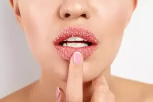 5 Lulur Alami untuk Melembabkan Bibir Kering, Begini Cara Membuatnya