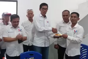 Peringati HUT Ke-9, Perindo Kabupaten Bekasi Potong Tumpeng sambil Sosialisasi Bacaleg