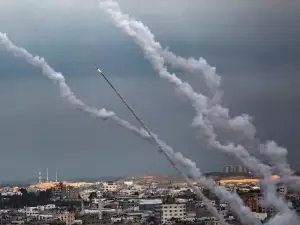 Balas Serangan Hamas, Israel Hujani Pemukiman Palestina dengan Senjata Kimia Ini