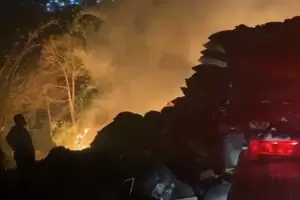 Tempat Pengumpulan Sampah di Cinere Depok Terbakar