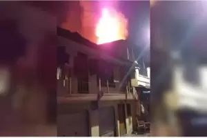 Kebakaran Hebat Hanguskan 6 Rumah di Rawa Badak Utara Koja