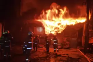 Gudang Mebel Kayu di Duren Sawit Kebakaran, 19 Mobil Damkar Dikerahkan