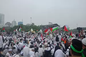 Ribuan Orang Padati Monas Ikuti Reuni 212 dan Aksi Bela Palestina