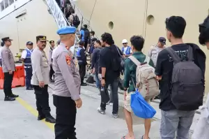 Polisi Fasilitasi Pemulangan Ratusan Mahasiswa Peserta Kongres HMI dari Pelabuhan Tanjung Priok