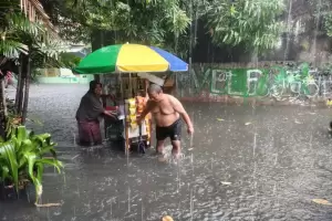 Hujan Deras 1 Jam, Kalibata Timur Jaksel Banjir