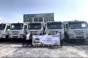 MNC Leasing Bersama Grand Motor Indonesia Serahkan 5 Unit Sinotruk ke Borneo Andika Energi