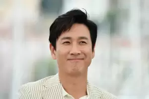 Dispatch Sebut Lee Sun Kyun Dijadikan Kambing Hitam Polisi Korea