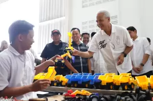 Sambangi Pabrik Mainan di Demak, Ganjar Puji Produksi Lokal Mampu Ciptakan Ribuan Lapangan Kerja