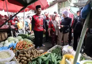 Blusukan ke Pasar 26 Ilir, Atikoh Ganjar Dengar Curhatan Harga Pangan Tidak Stabil