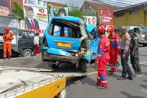 Kronologi Kecelakaan Beruntun 5 Kendaraan di Jalur Puncak Bogor