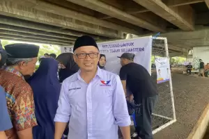 Warga Cipinang Melayu Bahagia Dapat Ambulans dari Caleg Perindo UYM dan Wahyu Nur Iman