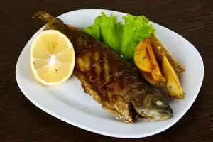 7 Makanan yang Tidak Boleh Dikonsumsi Bersamaan dengan Ikan