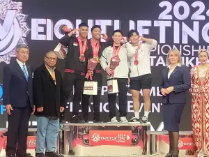 Bangga! Rahmat Erwin Abdullah Sabet 3 Emas Kejuaraan Angkat Besi Asia