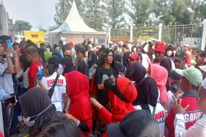 Kampanye Akbar, Ribuan Pendukung Ganjar-Mahfud Padati Stadion Pakansari Bogor