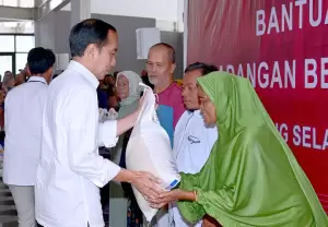 Harga Beras Naik Gila-gilaan, Jokowi Salahkan Cuaca