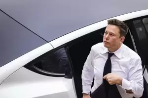 Apple Hentikan Proyek Mobil Listrik, Ini Reaksi Elon Musk