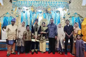 Hadiri Resepsi Pernikahan Perdana Warga Kampung Akuarium, Anies: Ini Sejarah