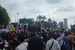 Massa Dukung Hak Angket Sindir Demo Tandingan di Depan DPR