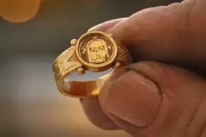 Temuan Baru, Cincin Emas Bergambar Yesus di Kota Tua Swedia