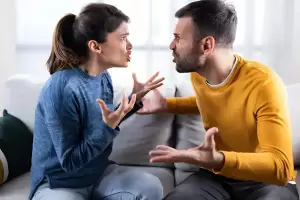 10 Cara Menghadapi Pasangan yang Sedang Marah, Jangan Terpancing Emosi