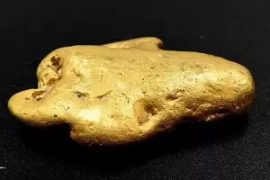 Pemburu Harta Karun Temukan Bongkahan Emas Terbesar di Inggris
